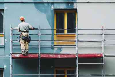 Bauarbeiter auf Baugerüst - © vasyan_23 - stock.adobe.com