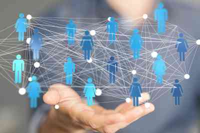 Netzwerk mit Figuren - © vegefox.com - stock.adobe.com